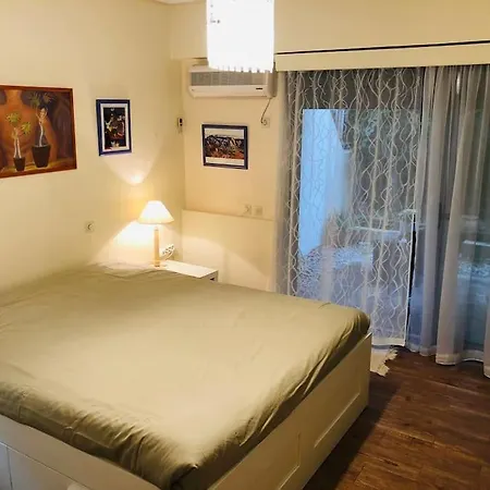 Seaside With Pet Friendly Yard Apartment